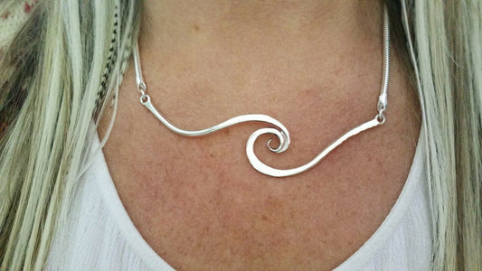 SILVER WAVE NECKLACE