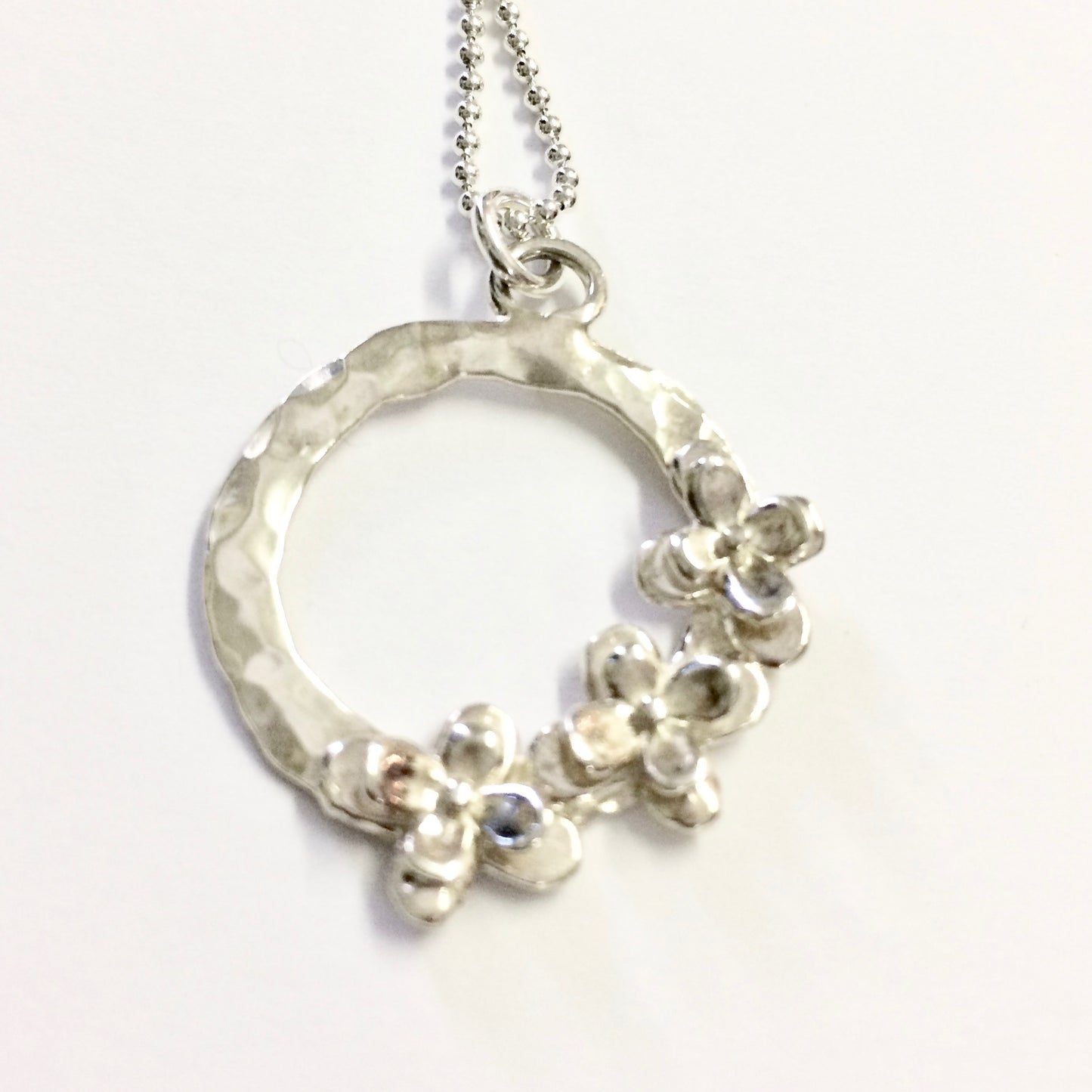 Flower circle necklace