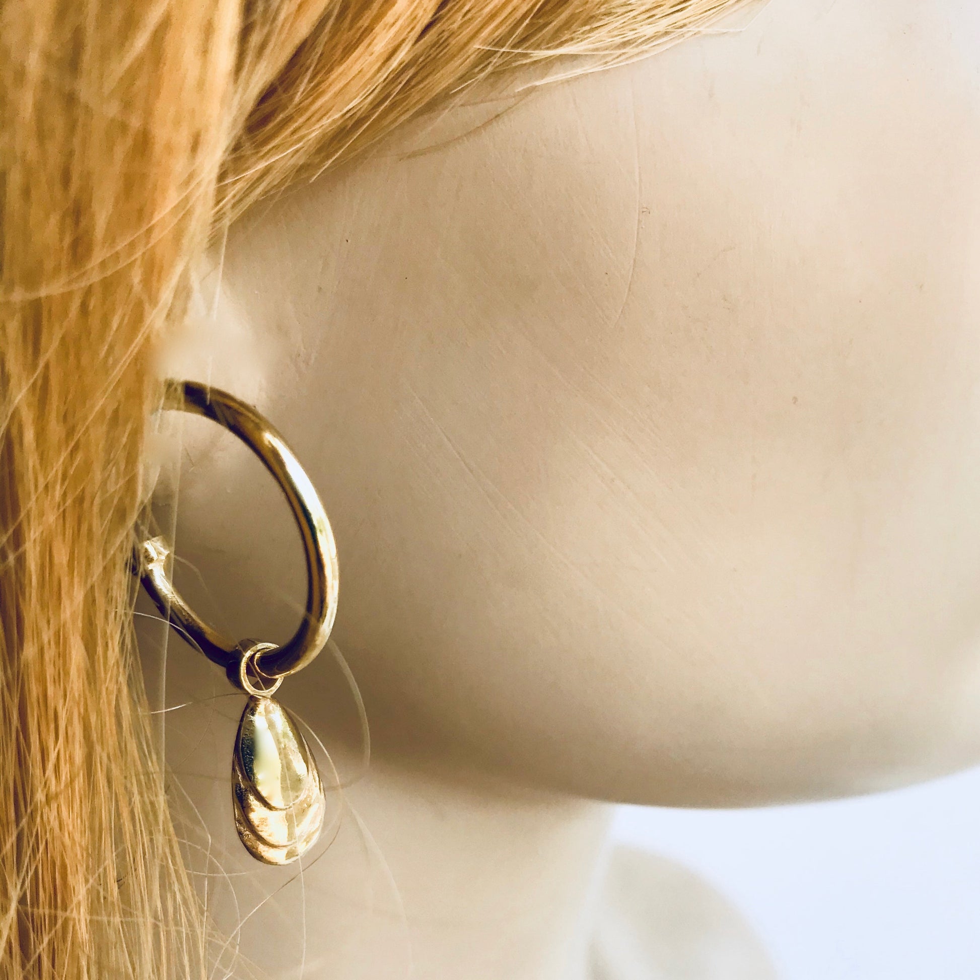 Mussel shell hoop earrings