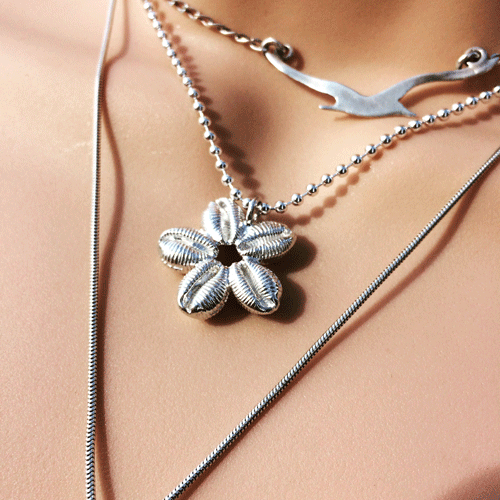 Silver cowrie shell flower necklace by Pa-pa jewellery