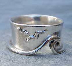 Wave and seagulls ring