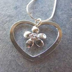 Flower heart necklace by Pa-pa Jewellery