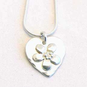 Flower heart necklace by Pa-pa jewellery