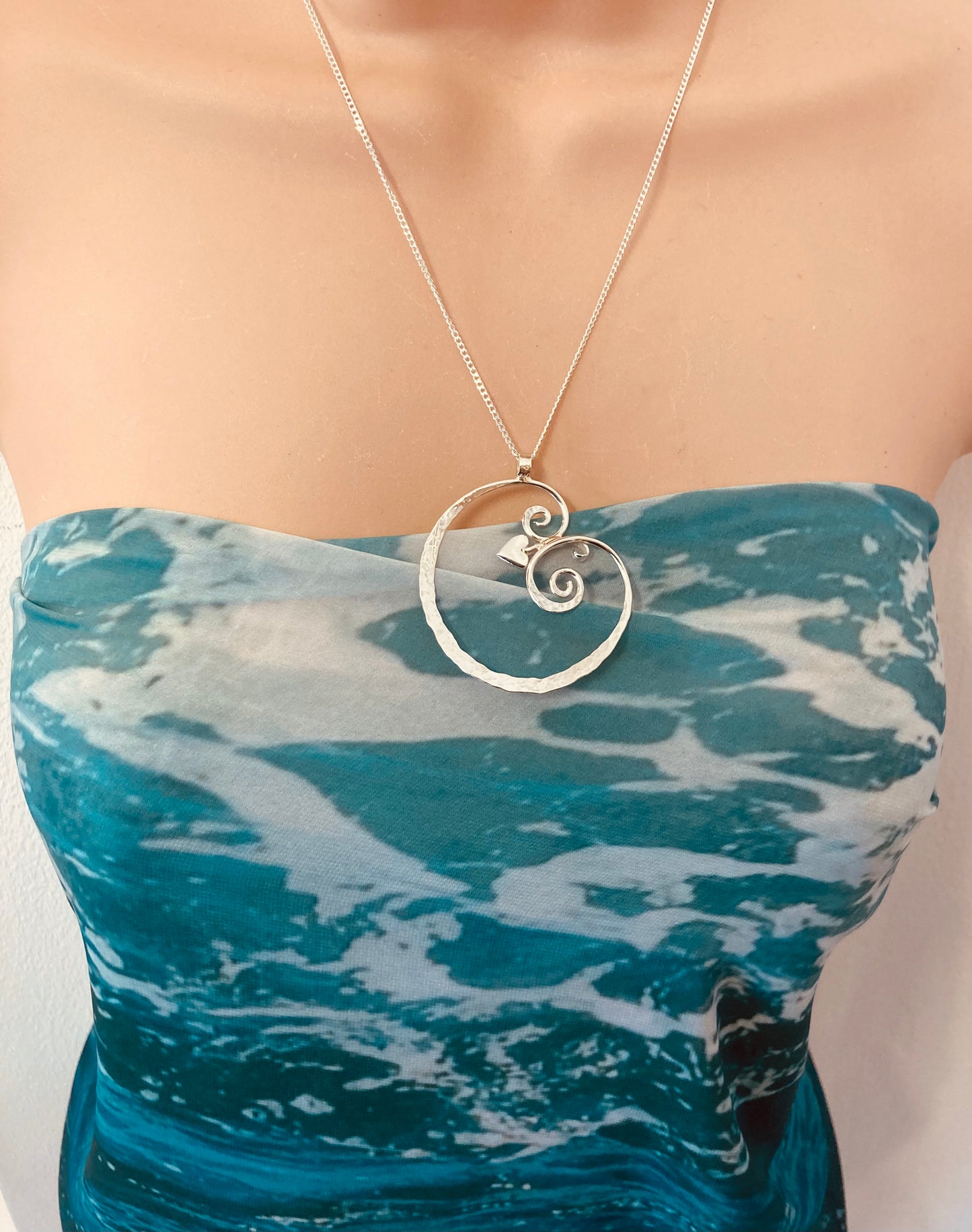 Heart and wave curl pendant