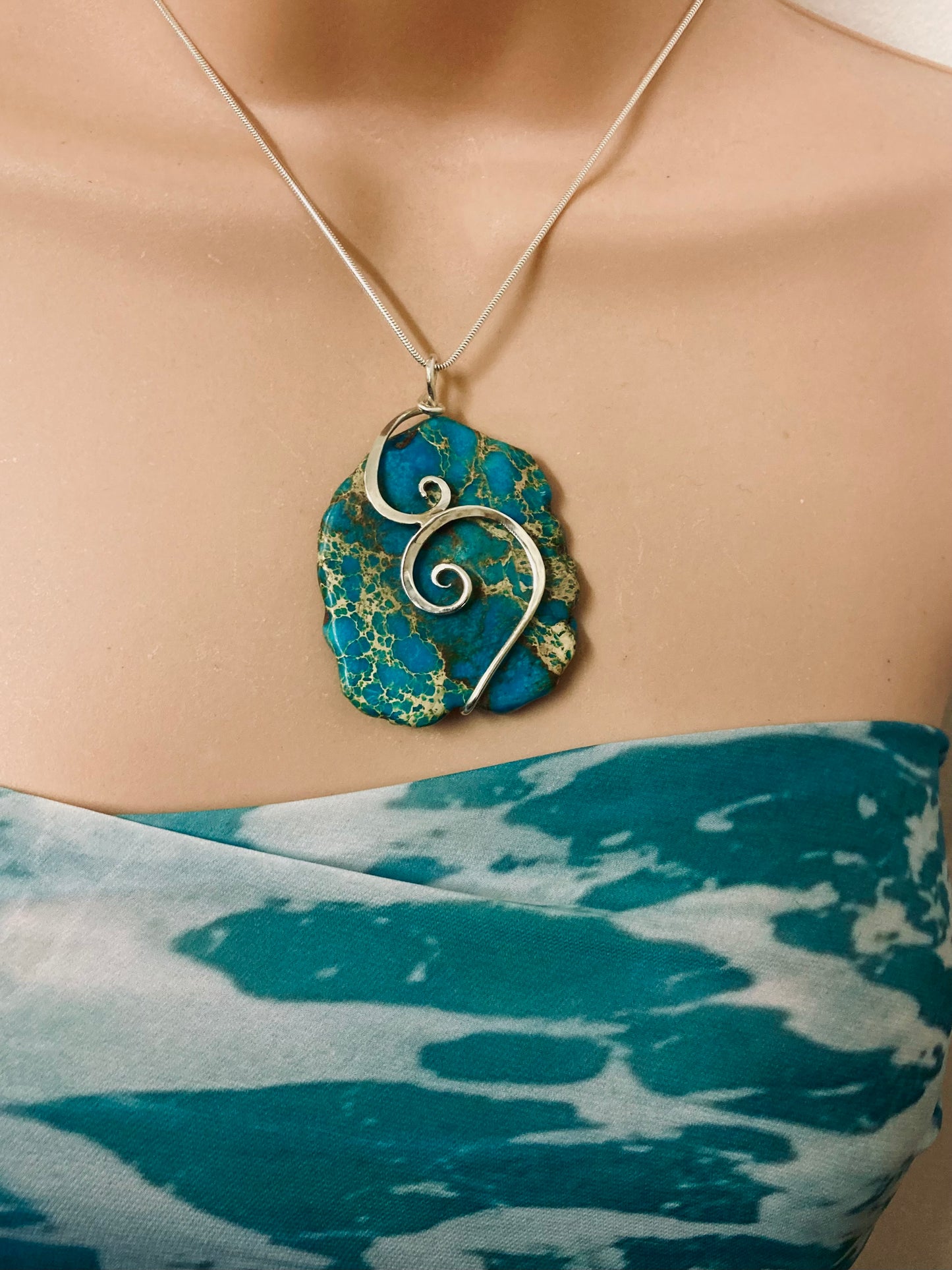 Ocean currents necklace