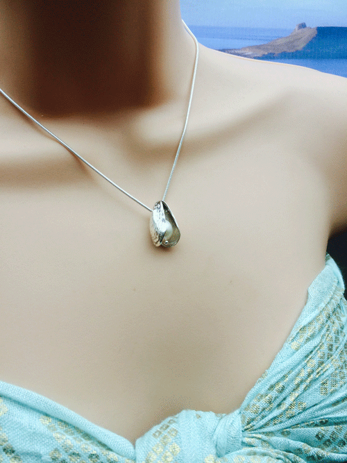 Silver mussel shell necklace by Pa-pa jewellery