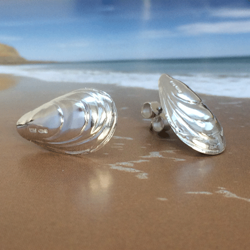 Silver mussel shell earring by Pa-pa jewellery