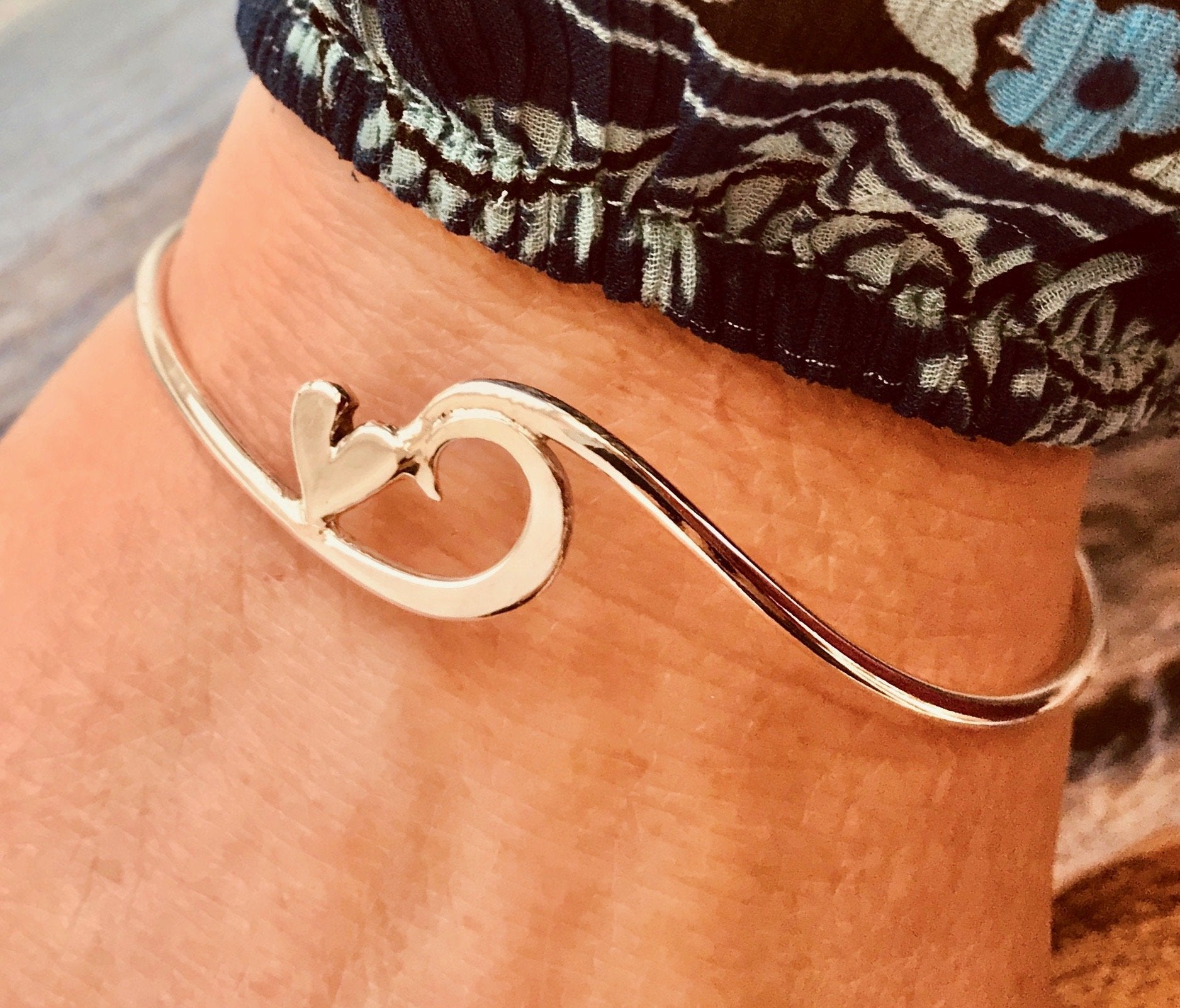 Wave heart bangle