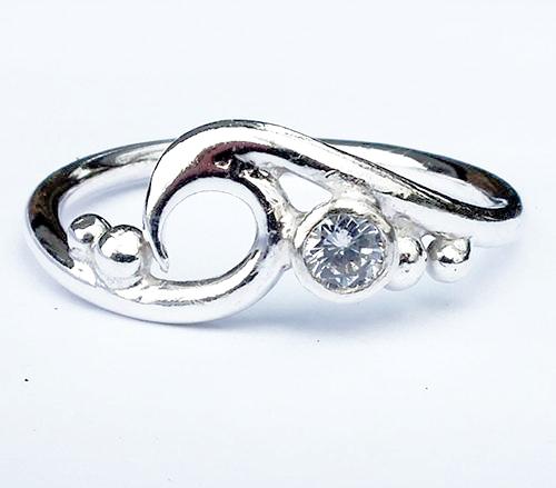 Wave ring with Cubic zircona
